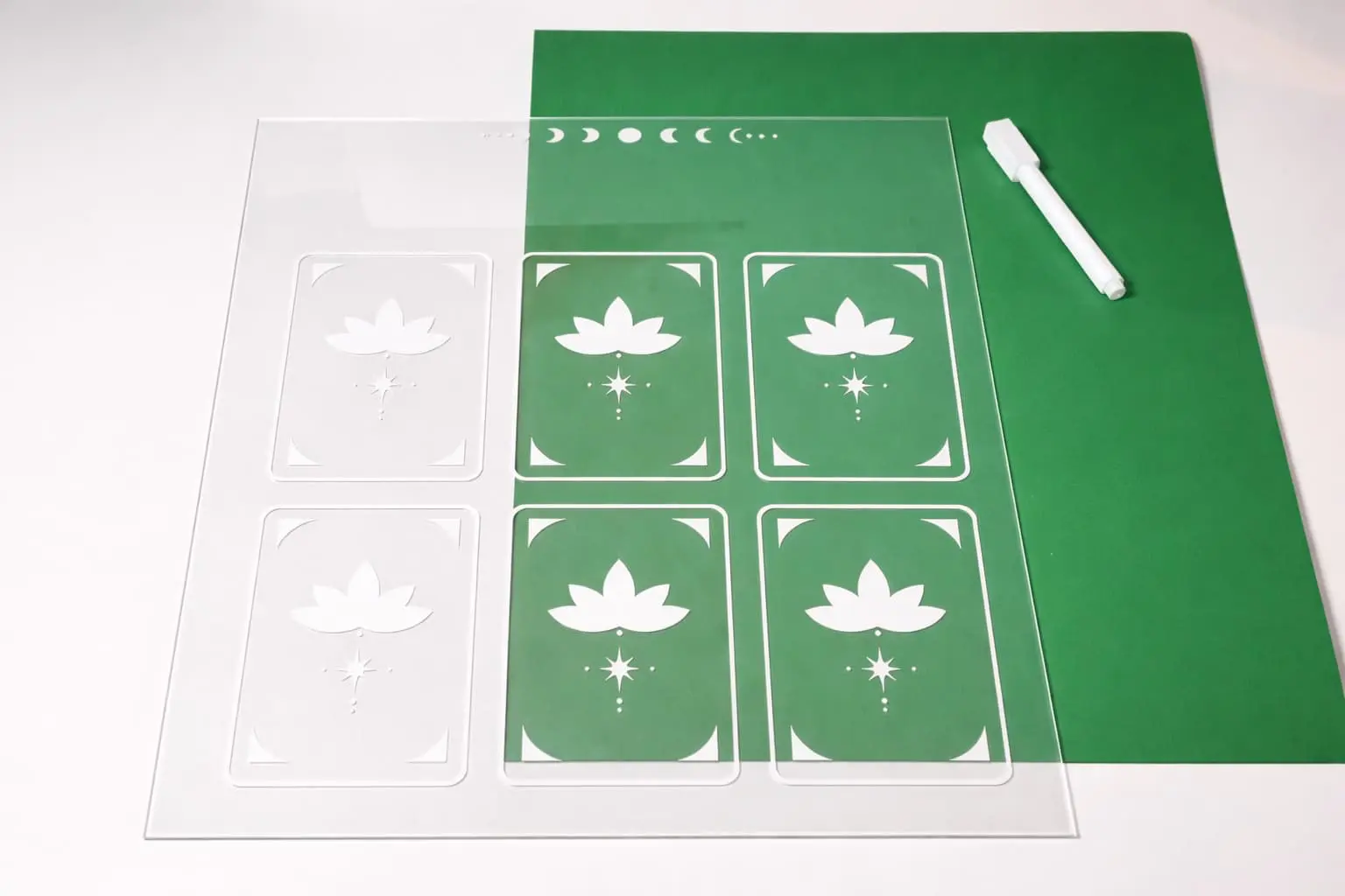 Planche de tirage fond vert 6 cartes lotus effaçable – Mystic Garden By K