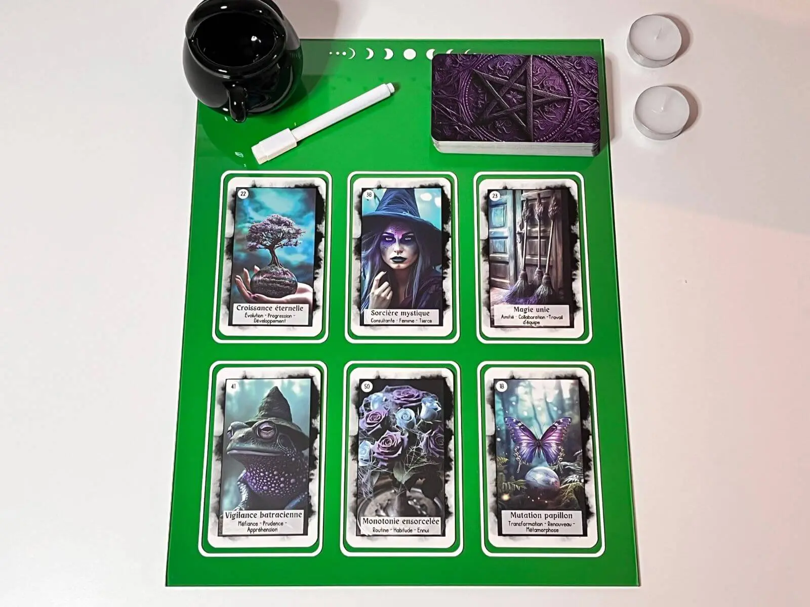 Planche de tirage fond vert 6 cartes en situation – Mystic Garden By K