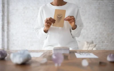 Différence oracle et tarot : quelles distinctions et comment choisir ?