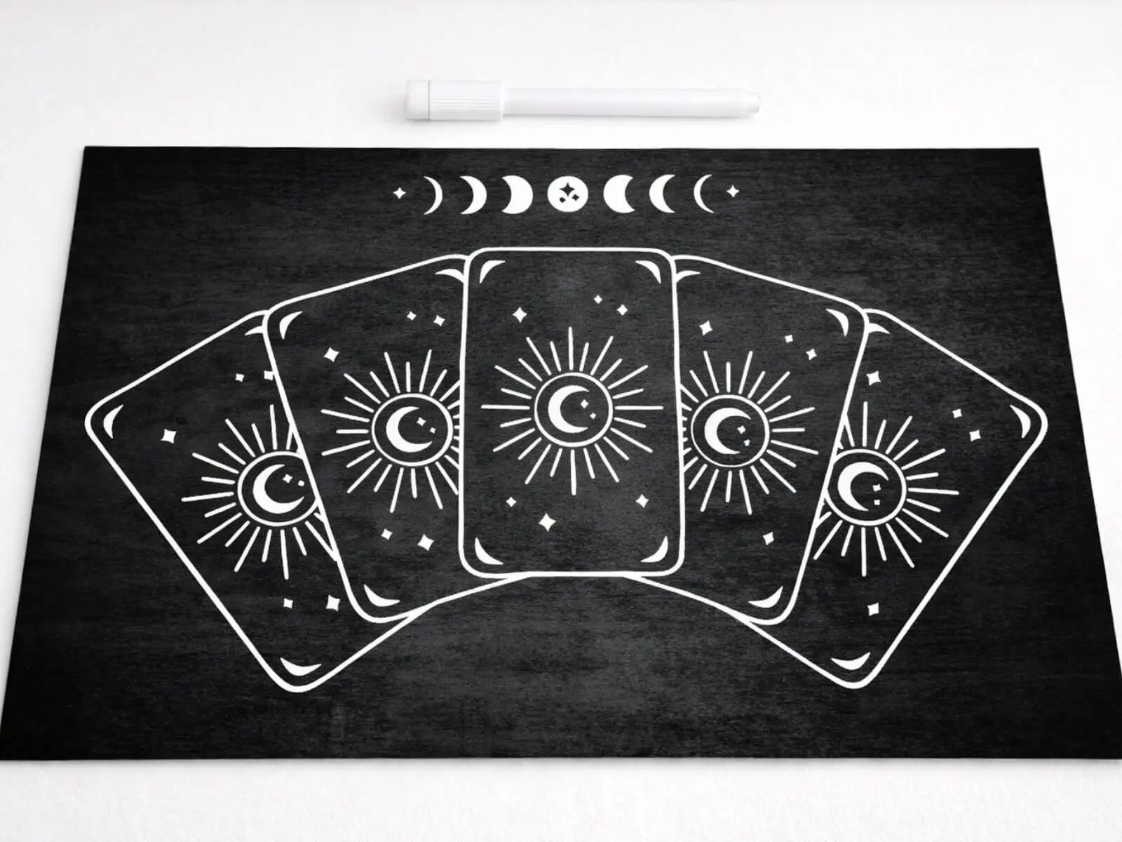 Planche de tirage noire 5 cartes avec symboles astrologiques – Mystic Garden By K